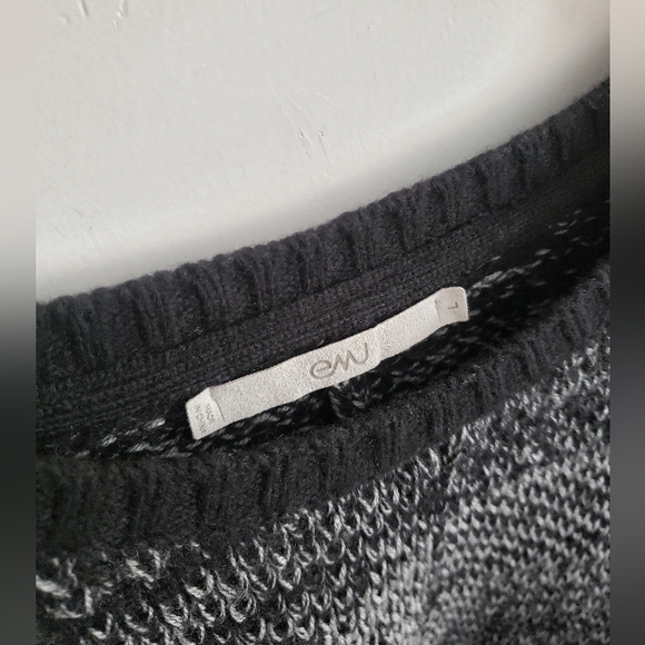 Emu Australia 100% Merino Wool Black Gray Women's Sweater Dark Minimalist - Picture 2 of 6
